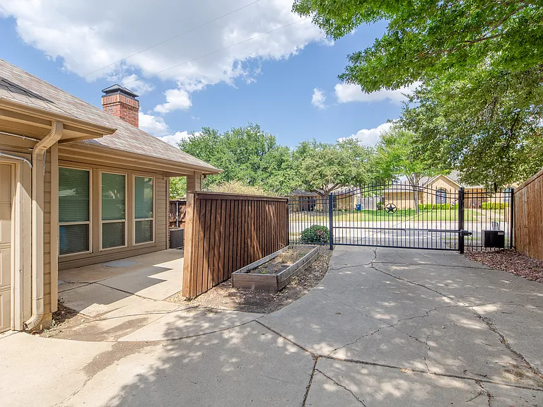 1801 Fern Ct — Photo 24