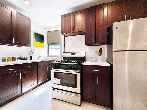 3rd image of 203 W 108th St APT 17