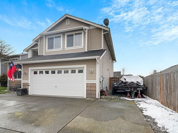 3rd image of 16321 Cascadian Court SE