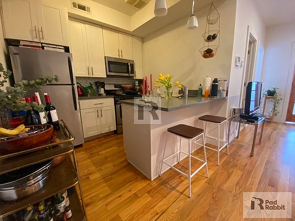 3rd image of 564 Sterling Pl APT 3B