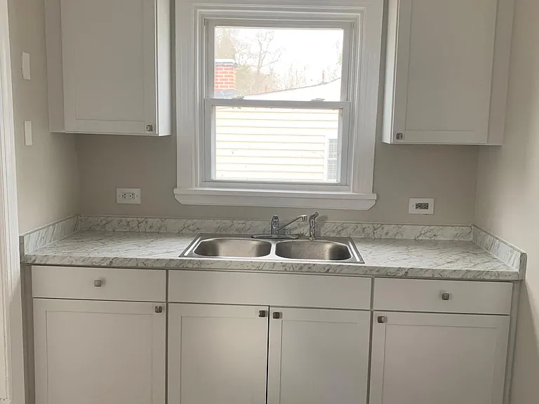 108 N Ivy Ave — Photo 4
