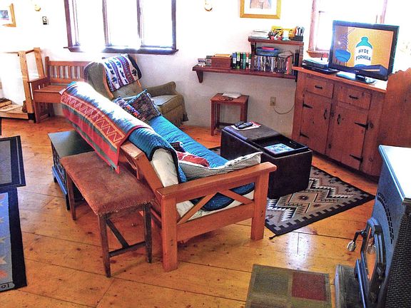 Downstairs Great Room w WiFi/HDTV/BluRay + Netflix, Pellet S