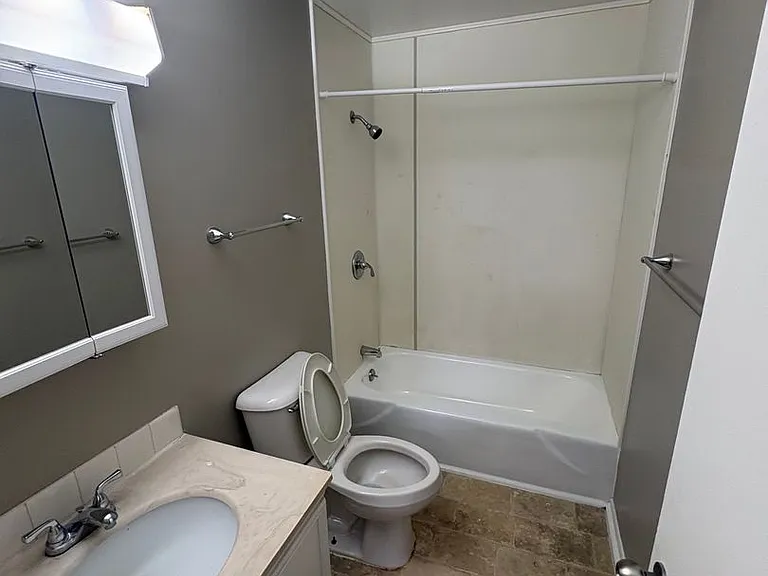 Peoria Place Apartments — Photo 7