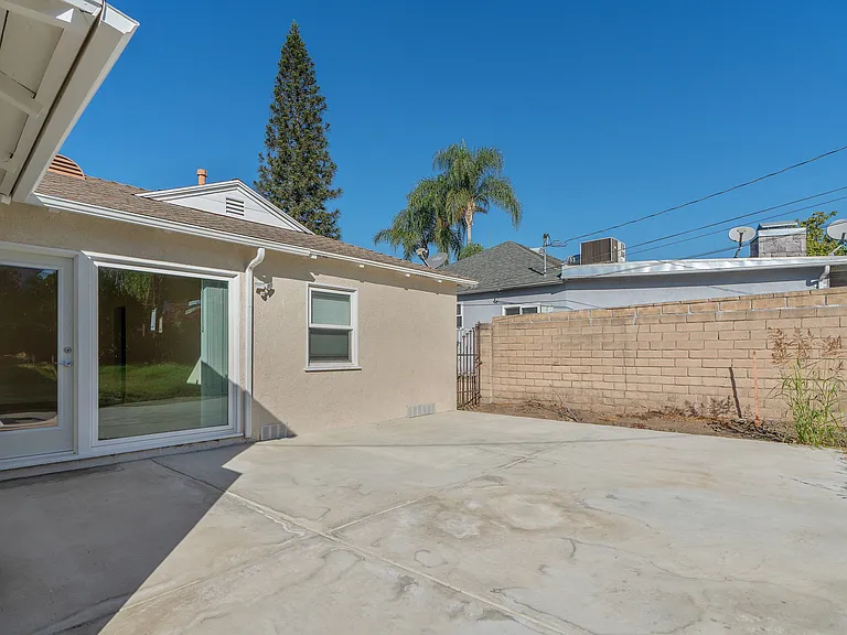 3054 N Frederic St — Photo 30