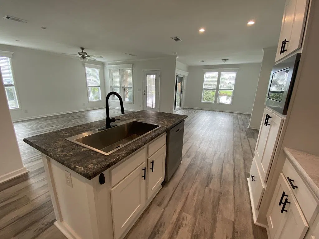 2 bed, 2.0 bath, 1460 sqft, $2,199 — Photo 4