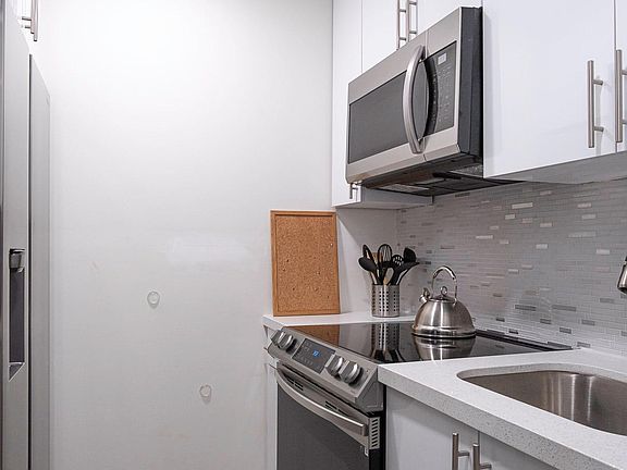 3rd image of 680 Miller Dr APT 305W