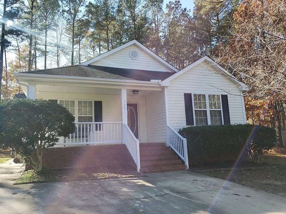 123 Plumgrove Ln