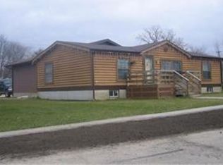 305 Broadway St SW, Hopkinton, IA 52237