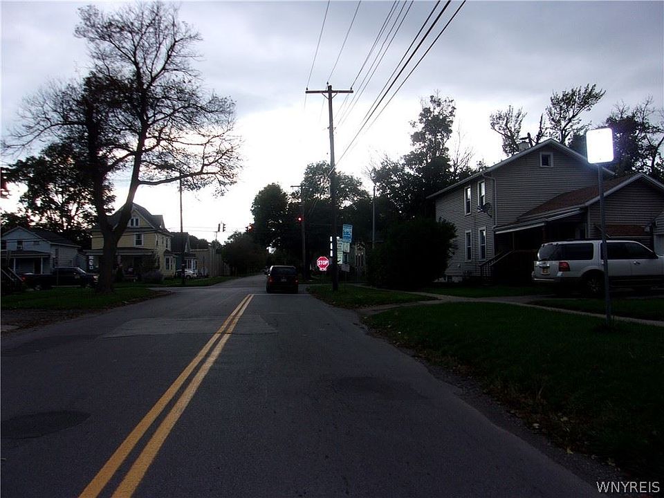 2nd image of 156 Grand St