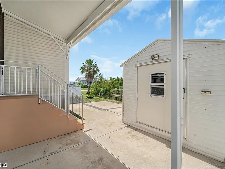 701 Coral Dr — Photo 37