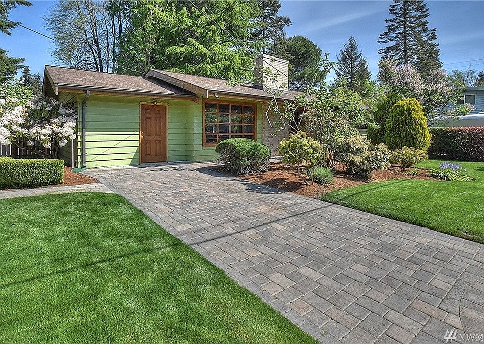1st image of 994 165th Ave SE