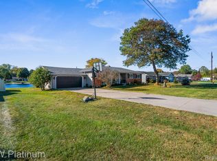 3269 Lake Dr, Fort Gratiot, MI