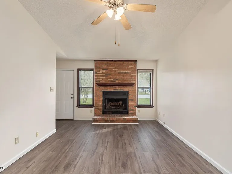 1041 Spring Villa Dr — Photo 5
