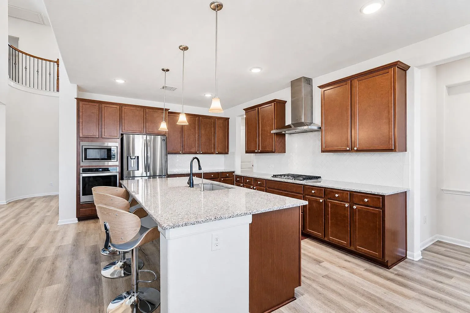 4 bed, 3.0 bath, 3269 sqft, $3,900 — Photo 4