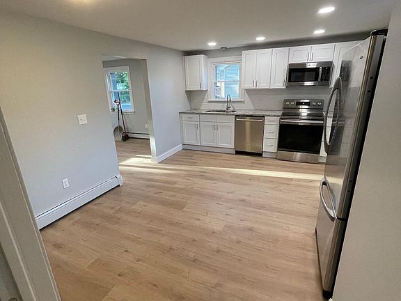 4th image of 1 Vineland Ave