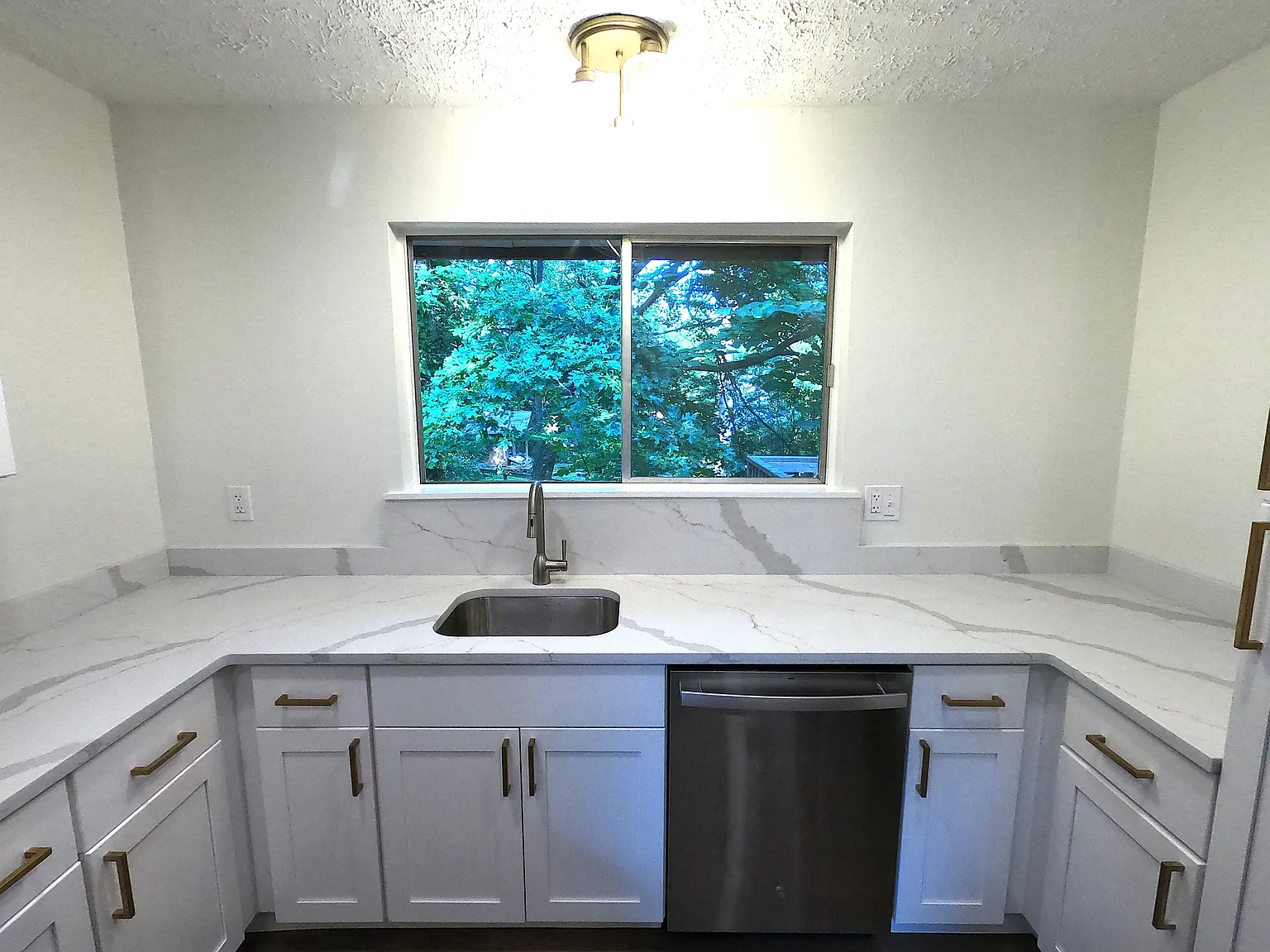 3 bed, 1681 sqft, $2,300 — Photo 4