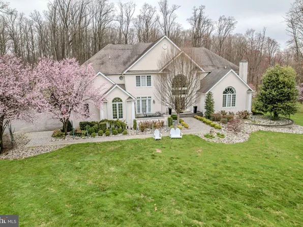 29 Sweetbriar Ln, Glen Mills, PA 19342