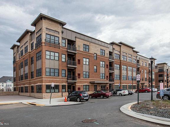 3rd image of 2907 Bleeker St Suite 406