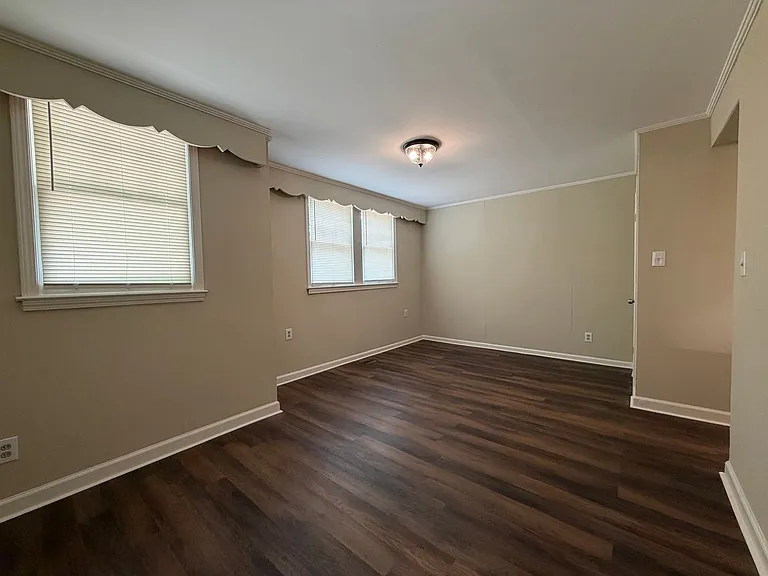 1111 E 2nd Ave SE — Photo 14