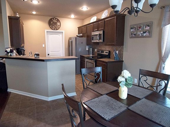 5th image of 210 Broland Dr