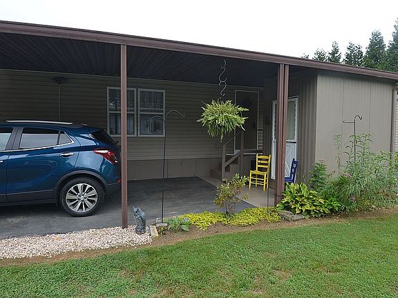 3rd image of 173 Klondike Ln