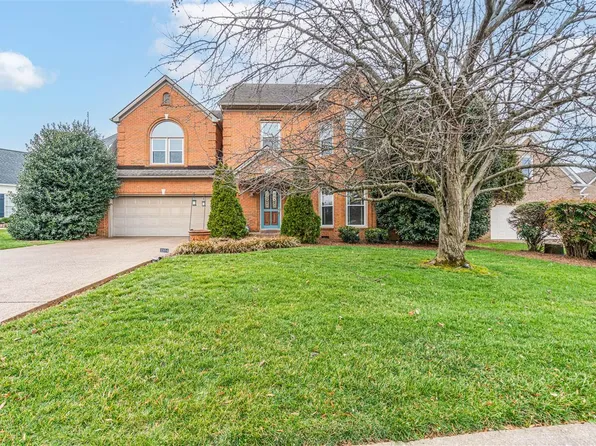 1104 Saint Andrews Cir, Bowling Green, KY 42103