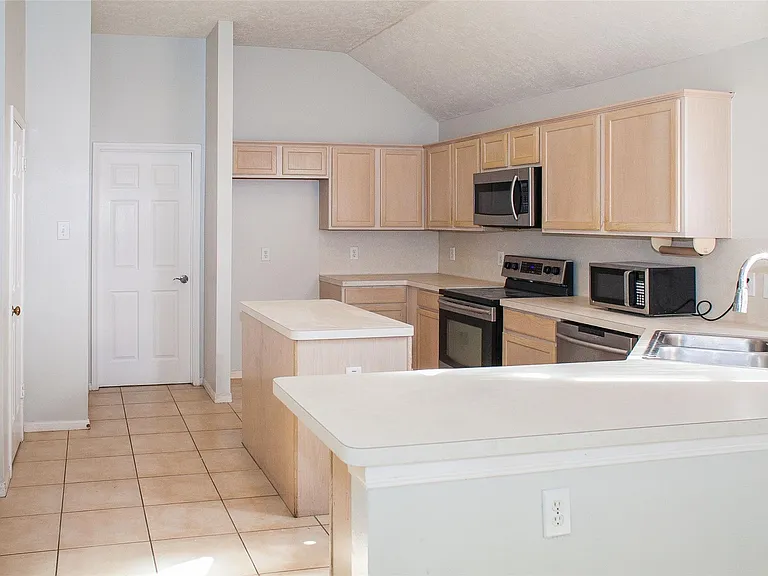 6223 Newbury Dr — Photo 13