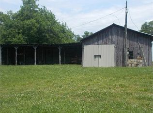 261 L Payne Rd, Mount Hermon, KY 42157