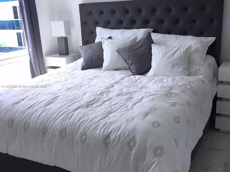 2301 Collins Ave #1503 — Photo 9