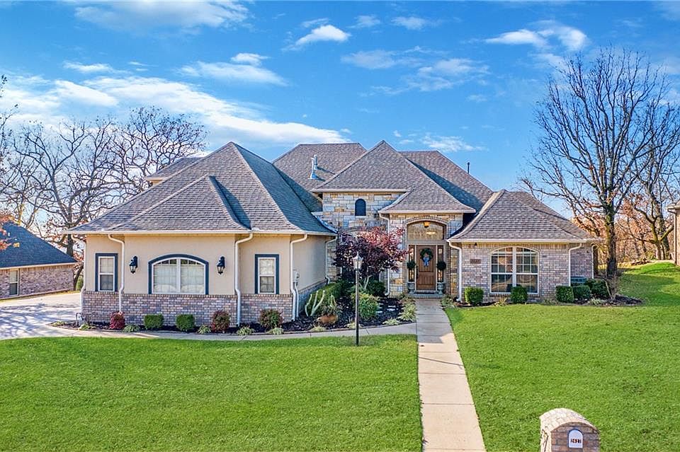 1st image of 2627 Parkway Ln