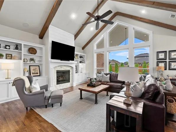 8705 W Flycatcher Pl, Bentonville, AR 72713