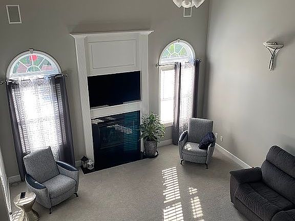 4th image of 912 James Ct