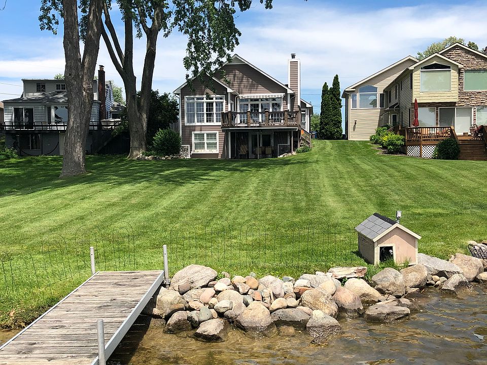 1st image of 10185 Lakeside Dr