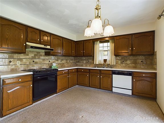 5th image of 415 Medallion Dr
