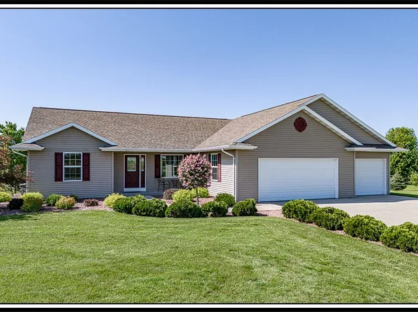 E9571 Breezeway Dr, Fremont, WI 54940