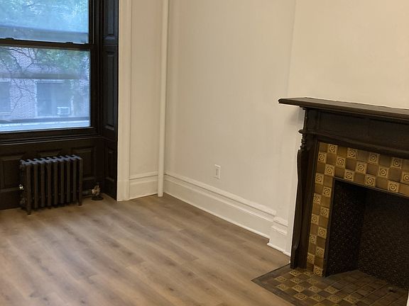 4th image of 217 W 71st St #4F