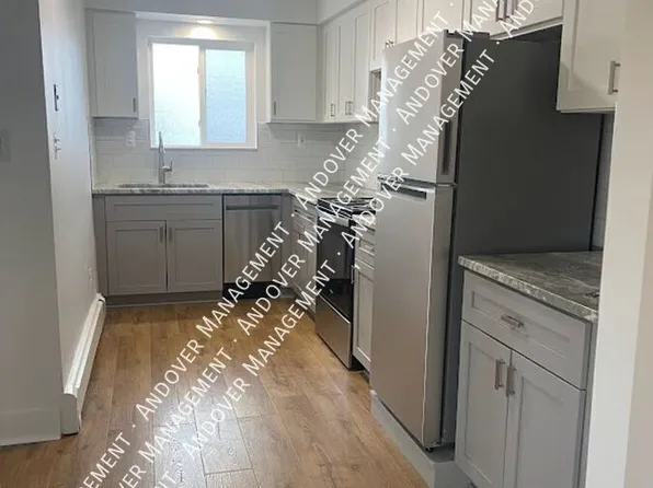 2321 W Forteen Mile Rd, Royal Oak, MI