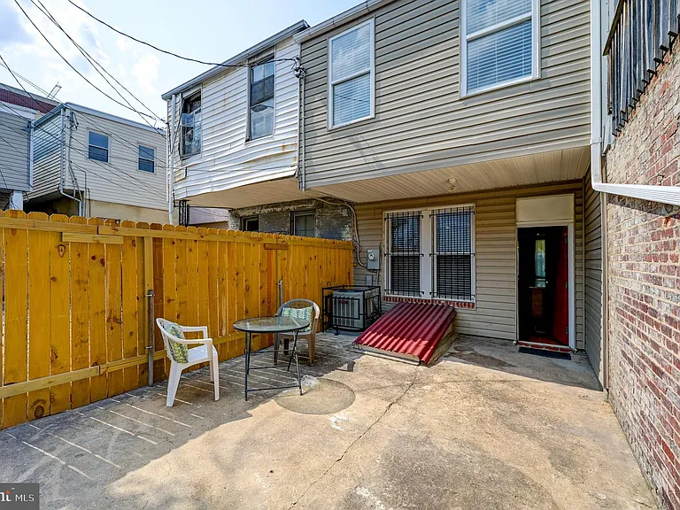 2103 E Madison St — Photo 21