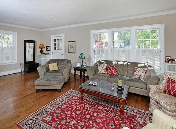 4th image of 133 Trevillian Ave
