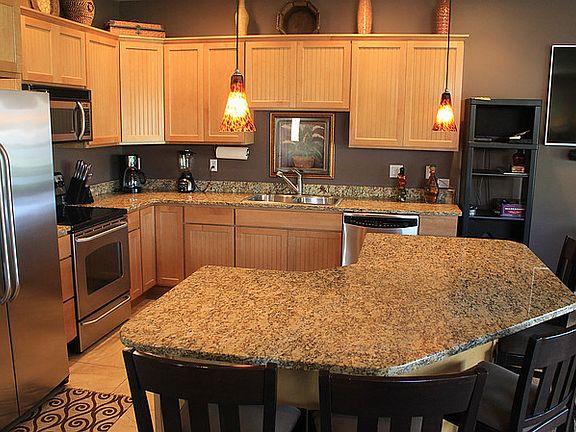 wonderful kitchen w/ granite