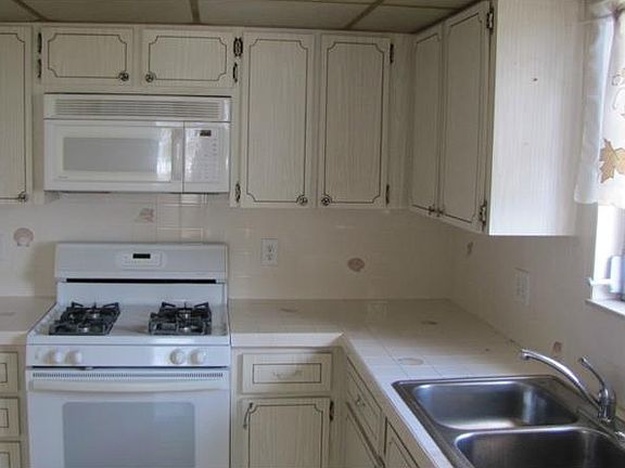 2nd image of 5623 80th St N Unit 501