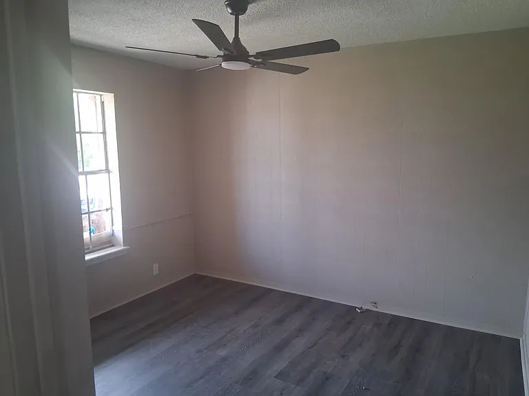 1402 Wood St — Photo 11