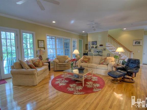 5th image of 420 Black Diamond Drive SE