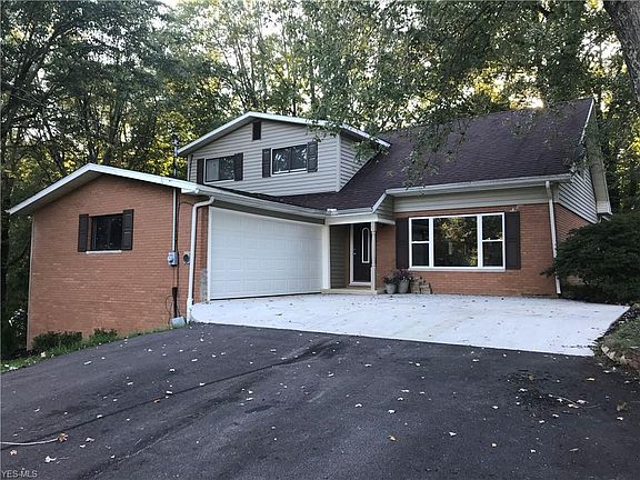 2nd image of 1190 Lakewood Cir