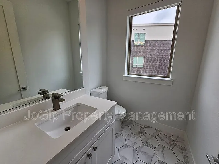 2620 Valley View Ln #102 — Photo 10