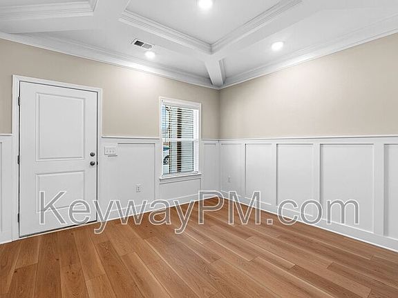 4th image of 571 Yuma Ln