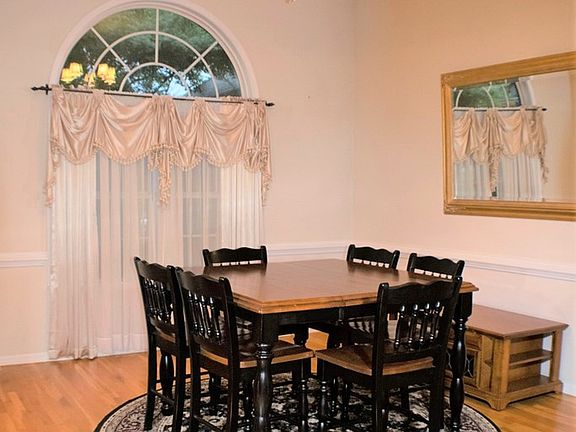 5th image of 122 Camilla Dr
