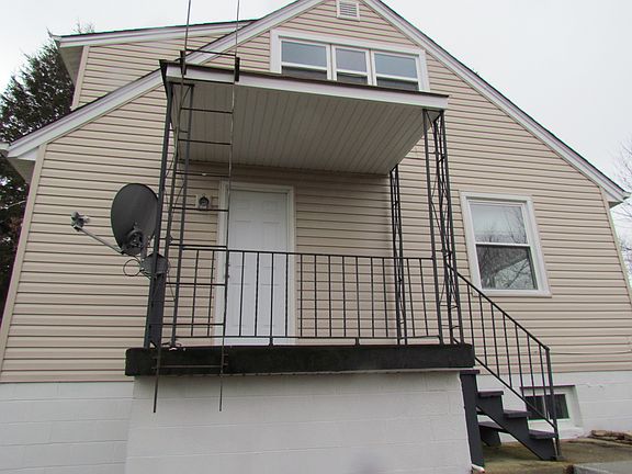 3rd image of 28W625 Lester St