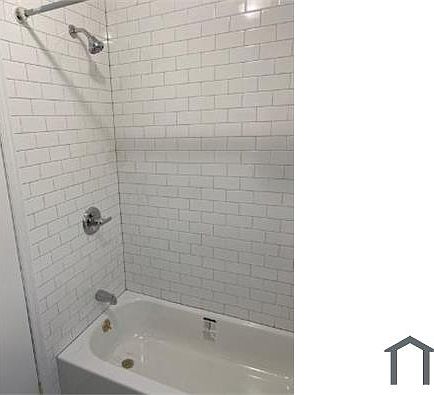 3rd image of 171 Beach 25th St #B