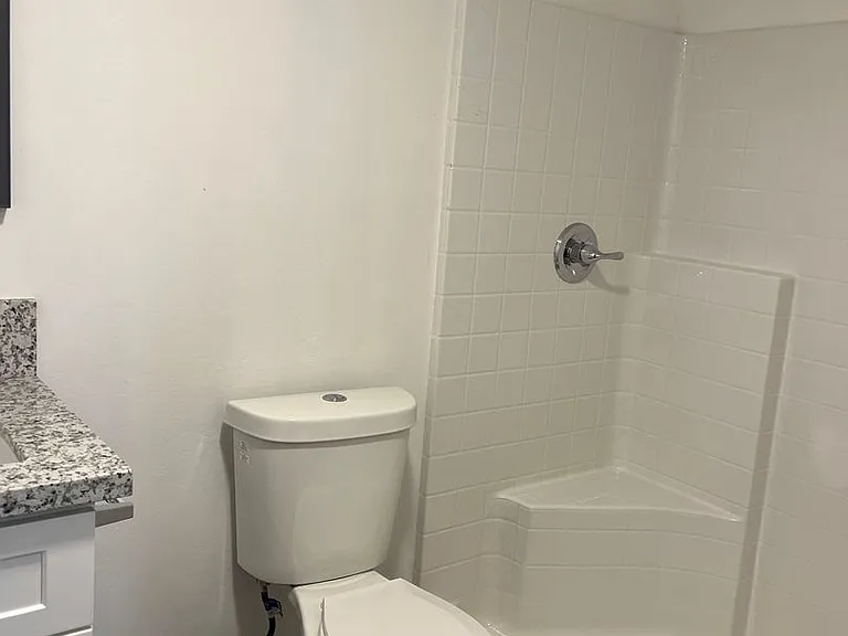 219 Lincoln St #B — Photo 4